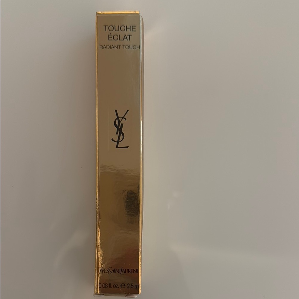 Yves Saint Laurent Touche Éclat Radiant Touch brand new. 3.5 luminous almond
